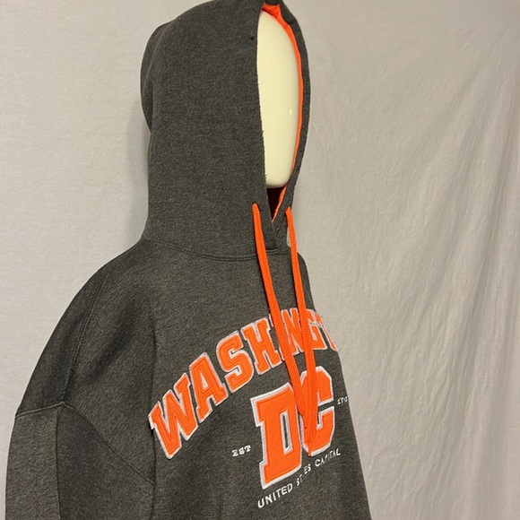 A nice hoodie from Washington DC the capital size is XL color is gray - Picture 6 of 7